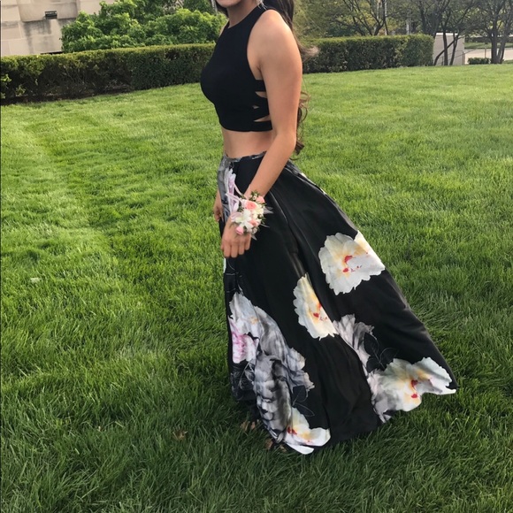 Prom dress from 2017 - Picture 3 of 4